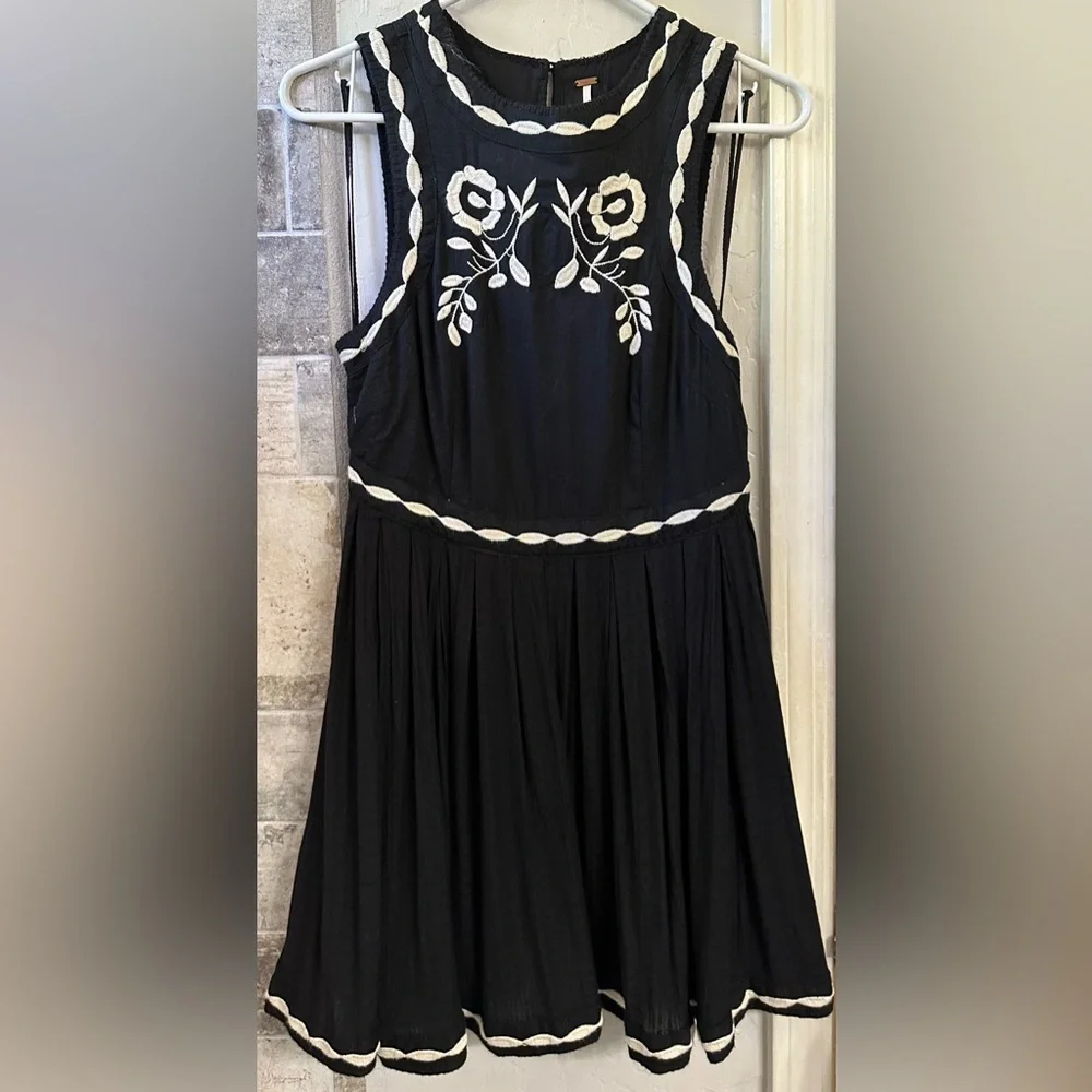Free People Sleeveless Birds of a Feather Embroidered Mini Dress ZB5